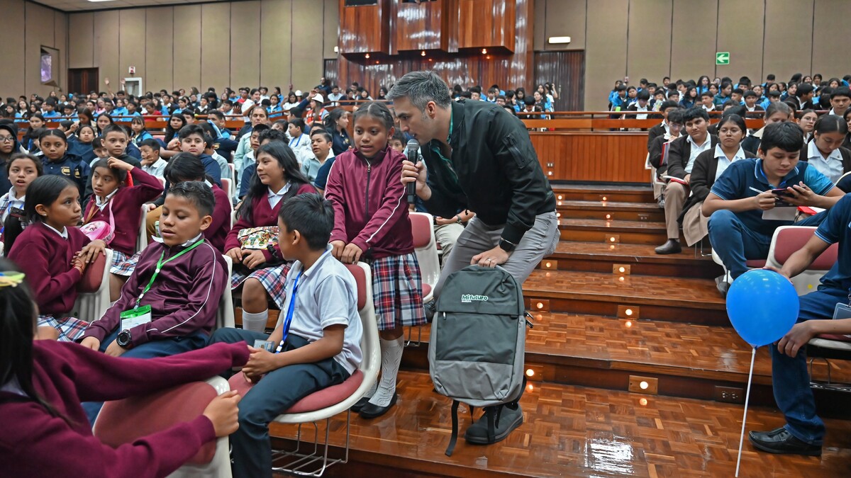 Estudiantes participando en conferencias interactivas ydinámicas educativas. Foto: Cortesía Banrural.