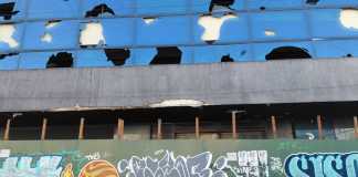 La historia del edificio que prometía ser el más alto y terminó en el abandono tras el cierre de una entidad