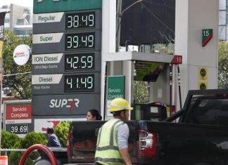 Algunas propuestas de ley buscan exonerar el pago del impuesto a combustibles o subsidio al galón de diésel. Foto: La Hora: José Orozco