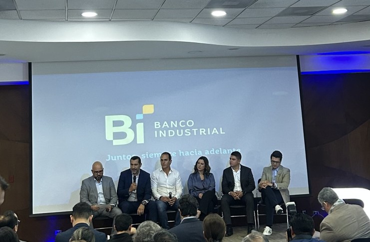 Representantes de Banco Industrial durante el evento "Aliados para tu inversión", Banca Empresarial. Foto: Cortesía Banco Industrial.
