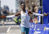 El keniano John Korir rompió el récord del Maratón de Boston en su edición número 130 con un tiempo de 2h01:52.