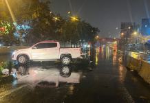 Una serie de accidentes se registraron durante la madrugada de este domingo a consecuencia de la lluvia que amenaza con continuar. Foto La Hora: Bomberos Voluntarios